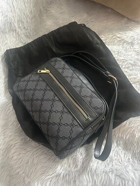 Just Fab over the shoulder purse